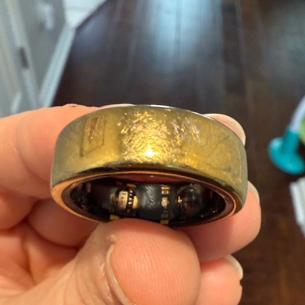 Oura Ring Charging Dock with Gold and Black Accent - Picture 8 of 11